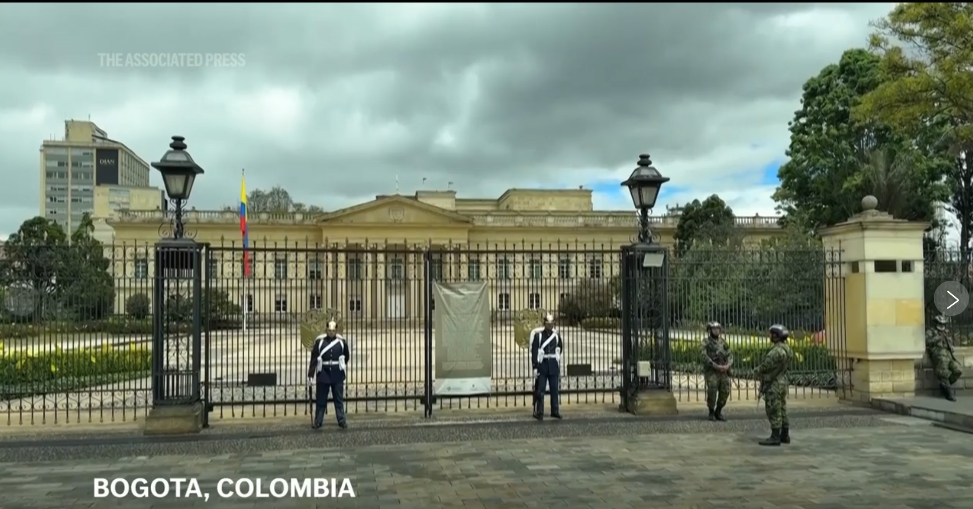 Trump-endorsed de la Espriella holds slim lead in Colombia’s election as his rival challenges vote