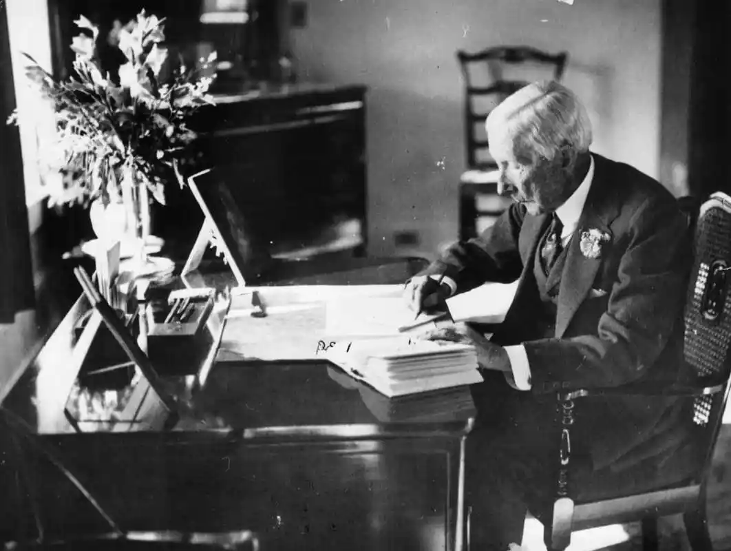 The Untold Story of the RockefellerFamilyEpisode 11: Media Manipulation — Building an Invisible Opinion Fortress